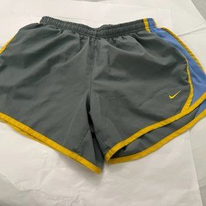 🍉Gently used girls Nike tempo shorts in size Large -gray/yellow/blue
